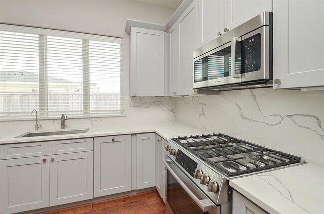 Building Photo - 18526 Bridgeway Ln