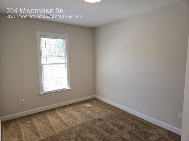 Building Photo - 206 Windbyrne Dr