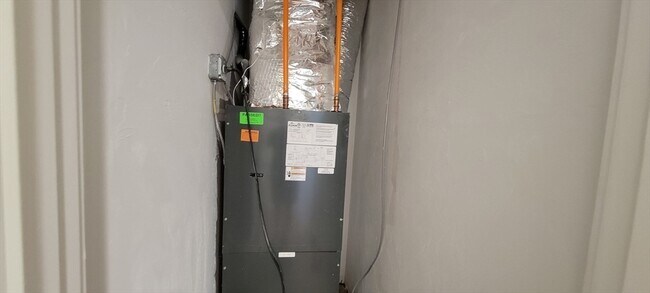 Building Photo - 425 Lagrange St