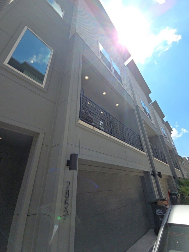 Building Photo - 2852 Cline St