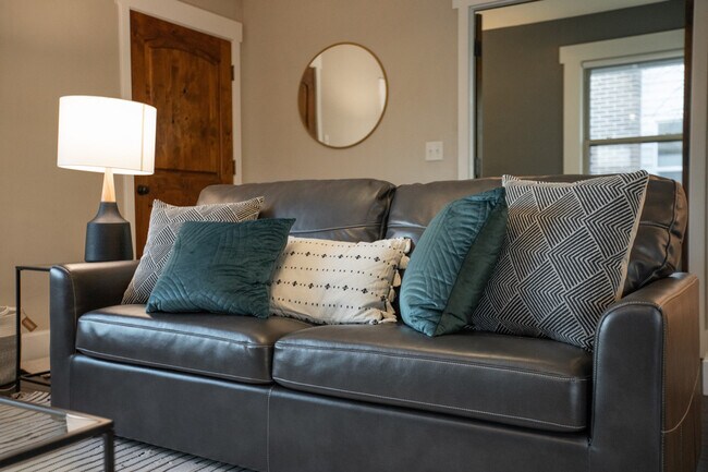 Building Photo - 1285 Parkway Ave