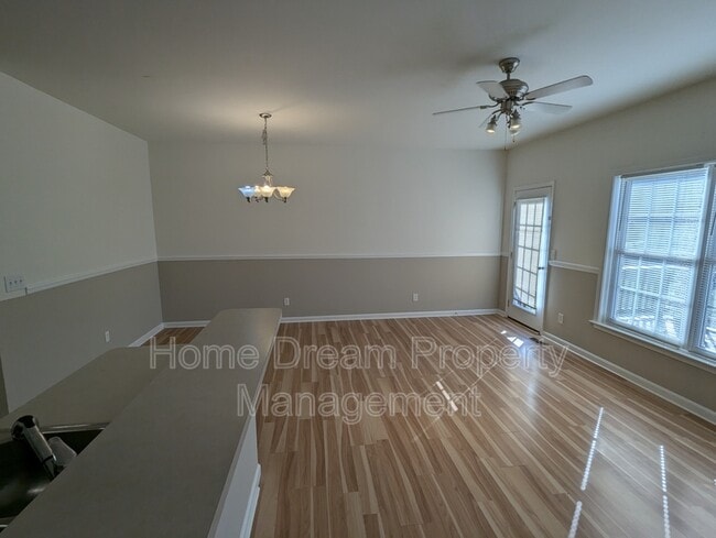 Building Photo - 35090 Sara Ct