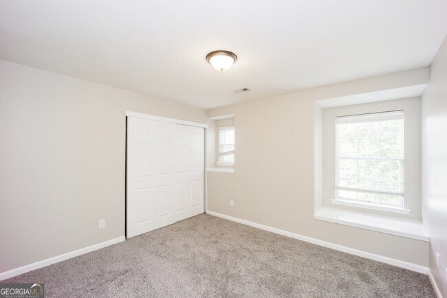Building Photo - 30 Timber Ln