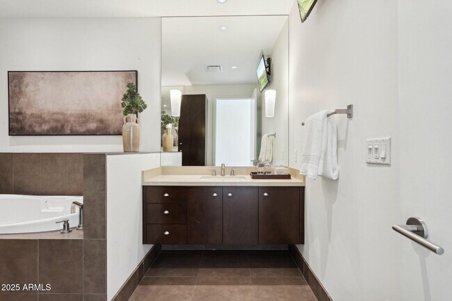 Building Photo - 15215 N Kierland Blvd