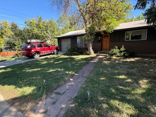 Building Photo - Beautiful 3 Bed 1.5 Bath Central Boulder H...