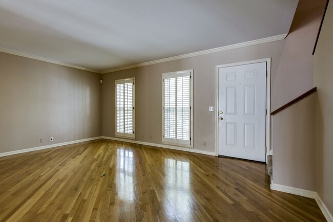 Building Photo - 107 St Charles Pl