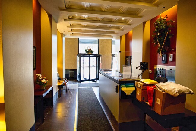 Building Photo - 1255 S State St