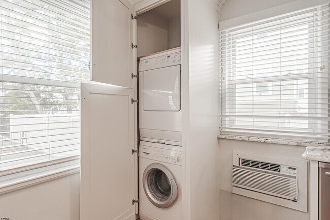 Building Photo - 9506 Ventnor Ave