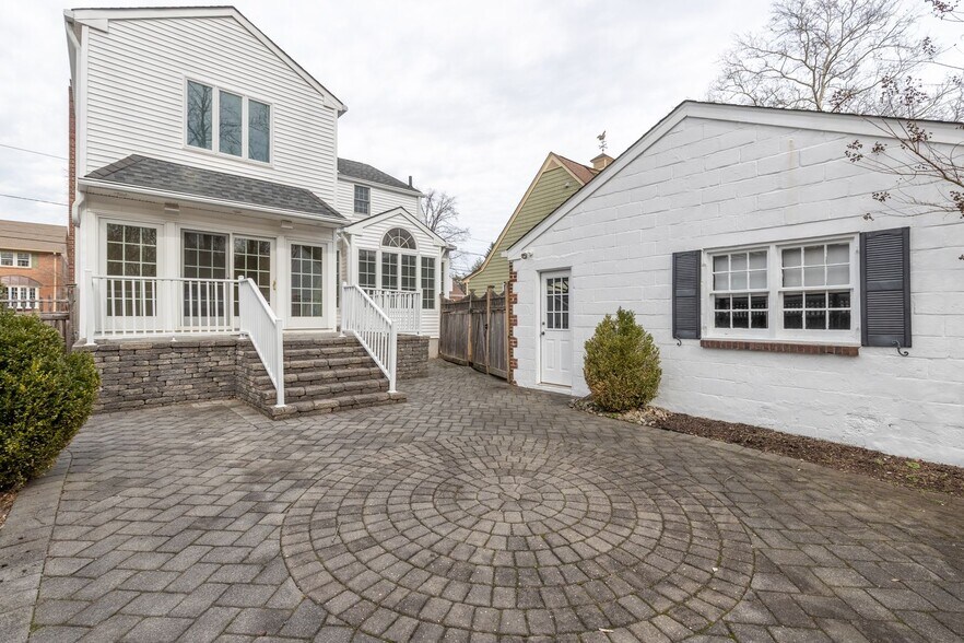 Building Photo - 42 Jefferson Ave