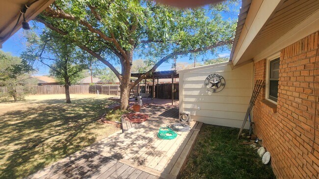 Building Photo - 6702 Temple Ave