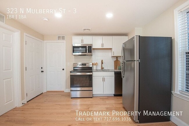 Building Photo - 323 N Mulberry St
