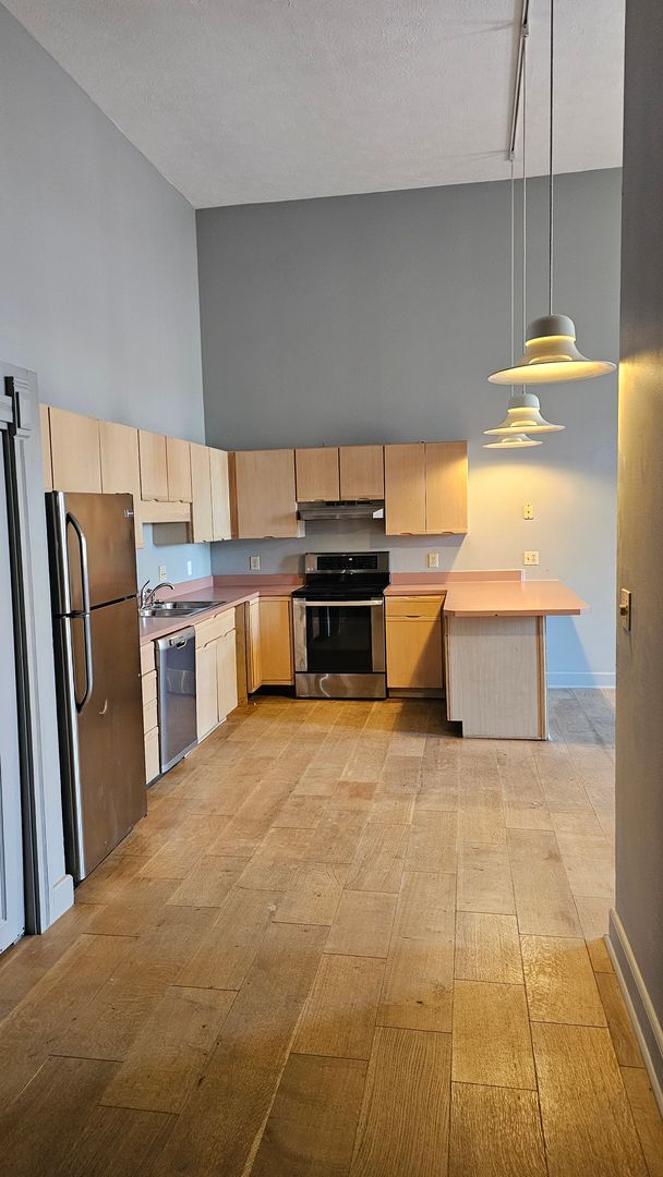 Building Photo - 2 Months Free — Downtown 2 Bedroom Near IU