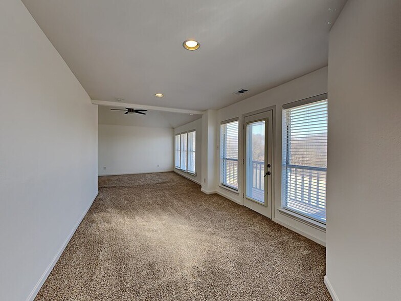 Building Photo - 4322 Duck Pond Ln