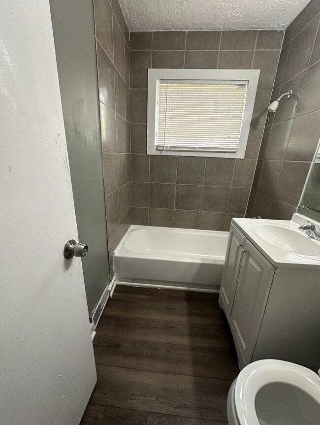 Building Photo - This is a 4 bedroom 1 Full bathroom house which has a spacious living room, dining room and full ...