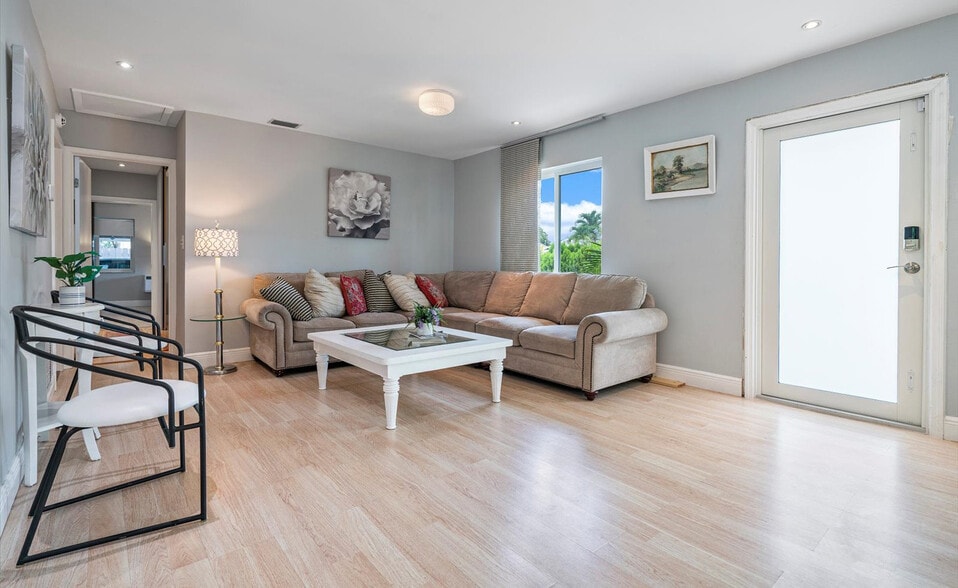 Building Photo - 100 NW 40th St