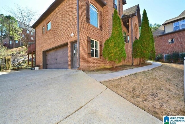 Building Photo - 221 Castlehill Dr