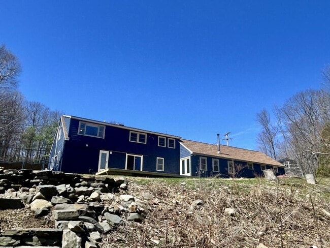 Building Photo - 337 ME-133