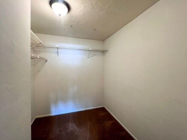 Building Photo - 605 SW 75th St