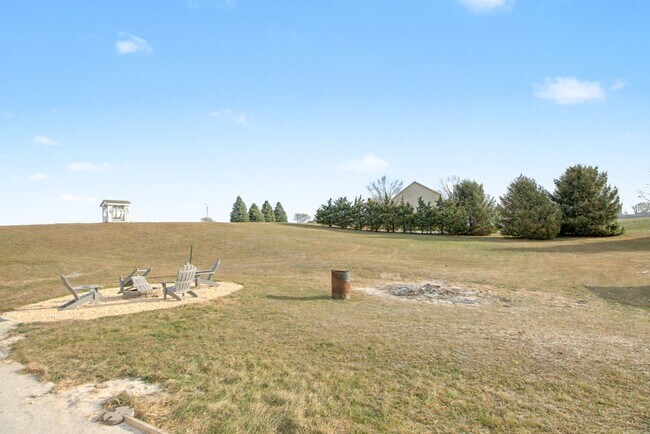 Building Photo - Beautiful updated Country Home