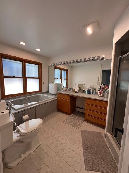 Building Photo - W267N2926 Peterson Dr