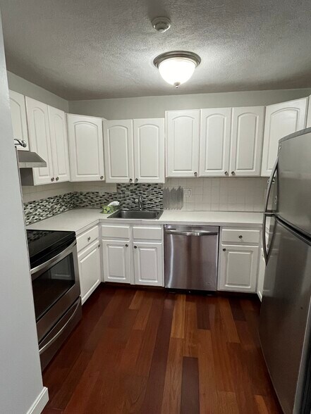 Building Photo - 383 Langley Rd