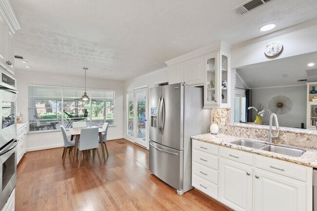 Building Photo - Jewel of Home, Large Lot,  in Wonderful Walkable Neighborhood!