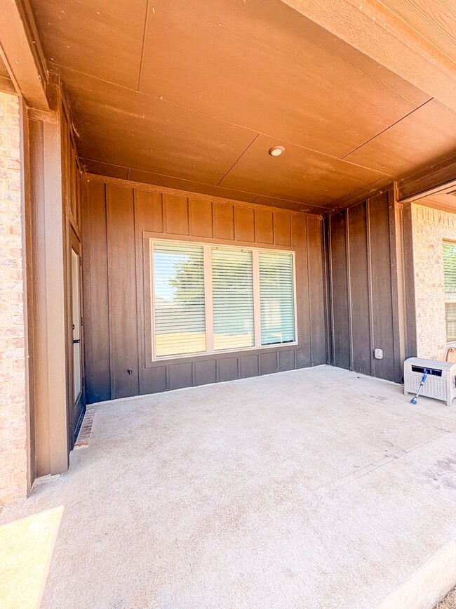 Building Photo - 701 Juniper Dr