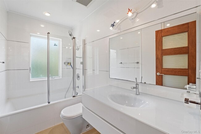 Building Photo - 2 Hudson St