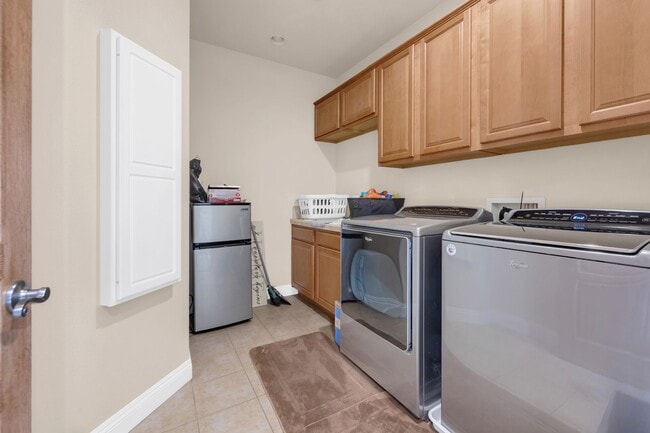 Building Photo - Central 2 Bedroom Home - Reno