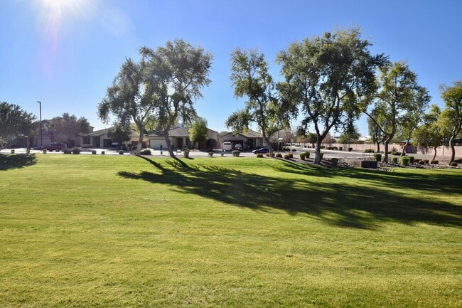 Building Photo - Beautiful Seville Area 4 bedroom Home!