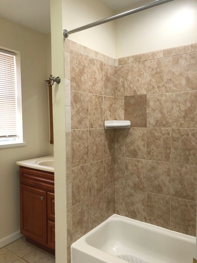Building Photo - Fantastic 4 Bedroom/ 1 Bath Renovated Home...