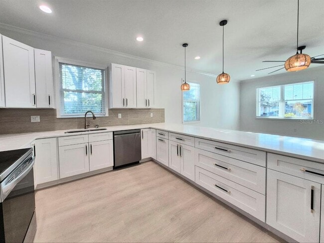 Building Photo - 3304 E North Bay St