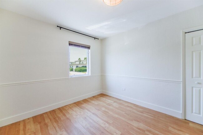 Building Photo - 810 81st St