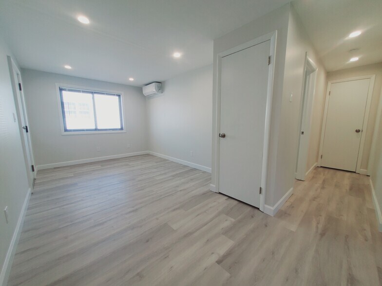 Building Photo - 28 Ferris Ave