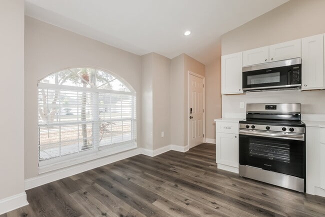 Building Photo - 306 Carriage Crossing Cir