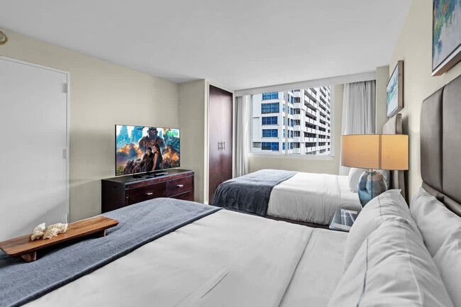 Building Photo - 2670 E Sunrise Blvd