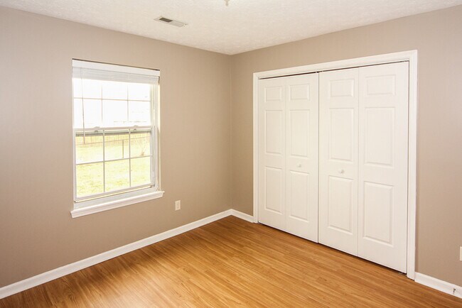 Building Photo - 3 Bedroom Ranch with Pond View in Pike Township