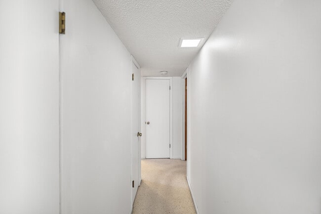 Building Photo - 206 Cedar Ridge Way