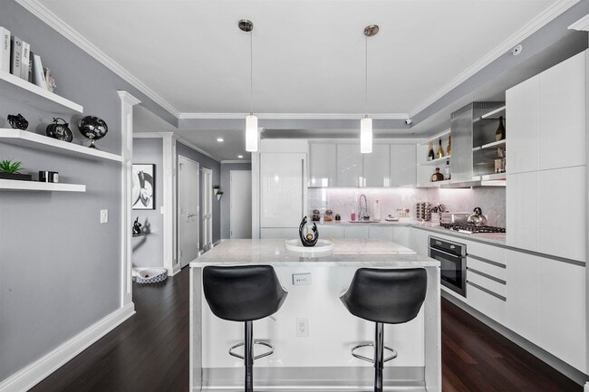 Building Photo - 77 Hudson St