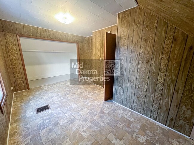 Building Photo - 413 N Iowa- 2 bedroom, 2 bathroom house