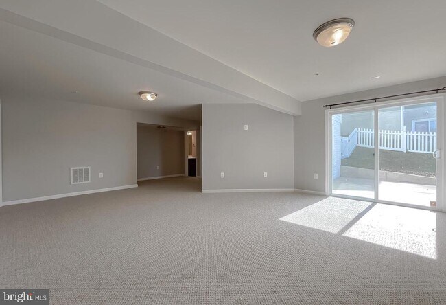 Building Photo - 23246 Lindsay Dr