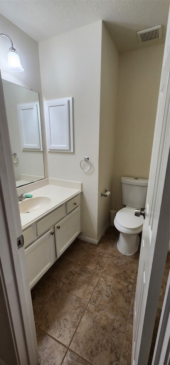 Building Photo - 16807 Sussex Dr