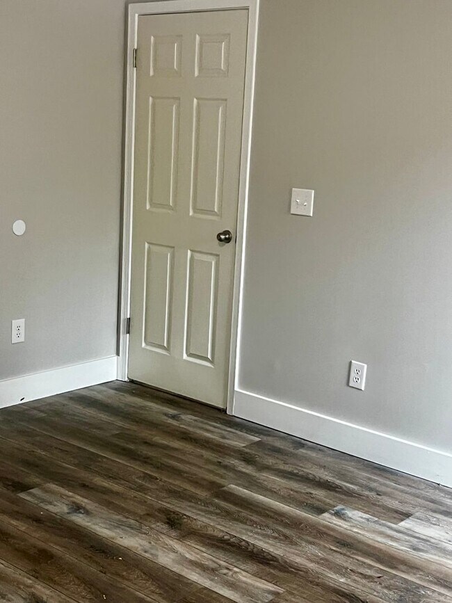 Building Photo - 95 Oakwood Dr