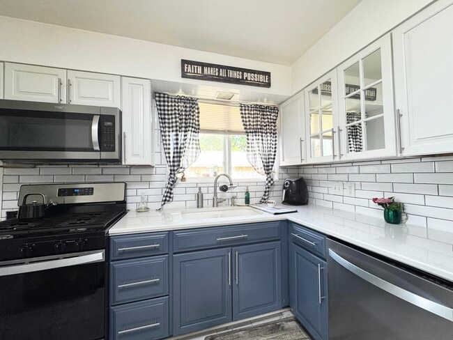 Building Photo - 4644 Broadhurst Dr