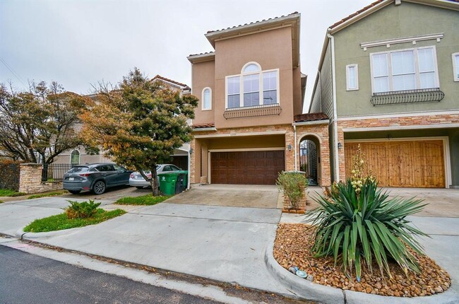 Building Photo - 1205 Aurora St