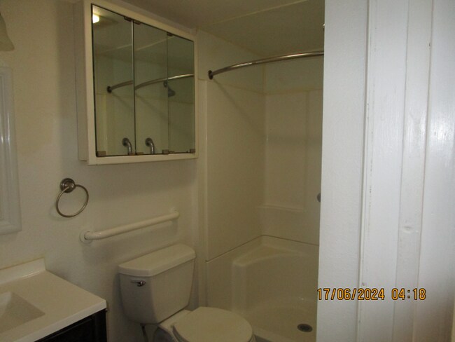 Building Photo - 608 Central Ave