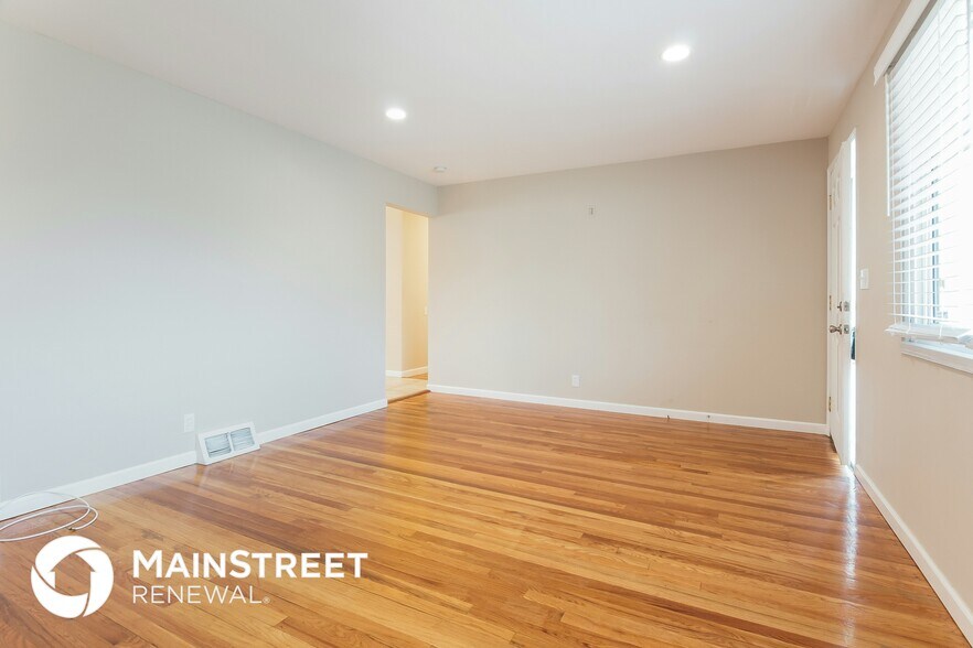 Building Photo - 10401 Trask Dr