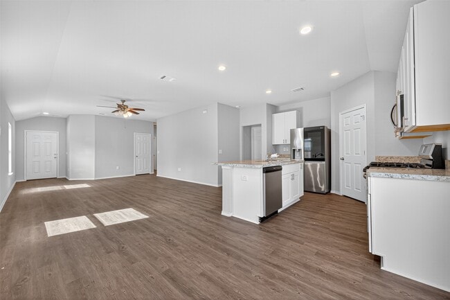 Building Photo - 15171 Willow Tree Ln