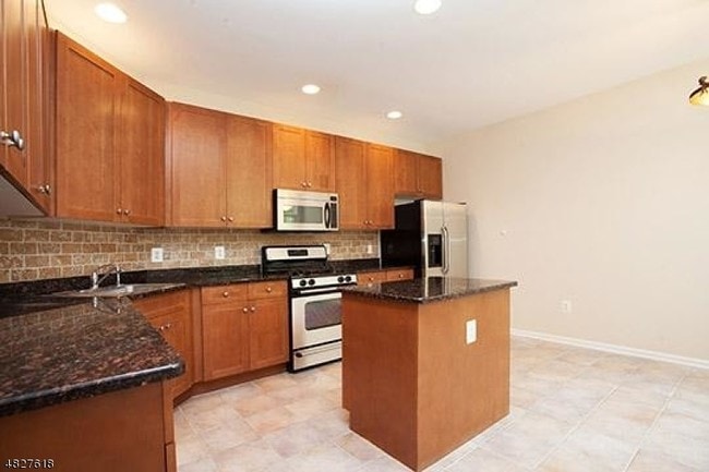 Building Photo - 321 Edmonton Ct