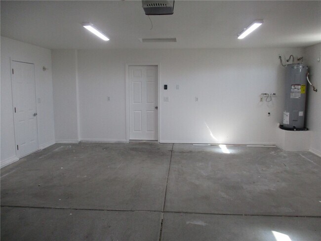 Building Photo - 3780 Coyote Ct